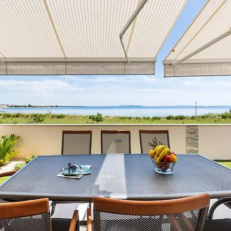 Crowonder Beachfront Blue Bay With Jacuzzi- B1 빌라 *