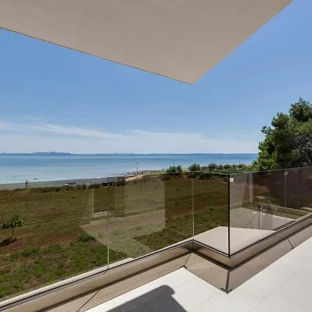 Crowonder Beachfront Blue Bay With Jacuzzi- B1 빌라 *
