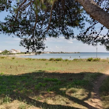 Crowonder Beachfront Blue Bay With Jacuzzi- B1 Willa Privlaka (Zadar)