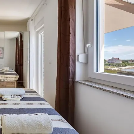 Crowonder Beachfront Blue Bay With Jacuzzi- B1 Willa *
